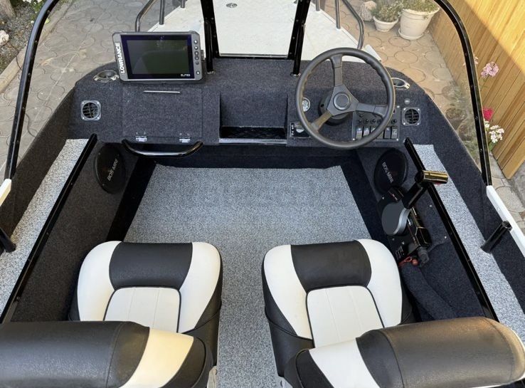 Продам лодку в отс.