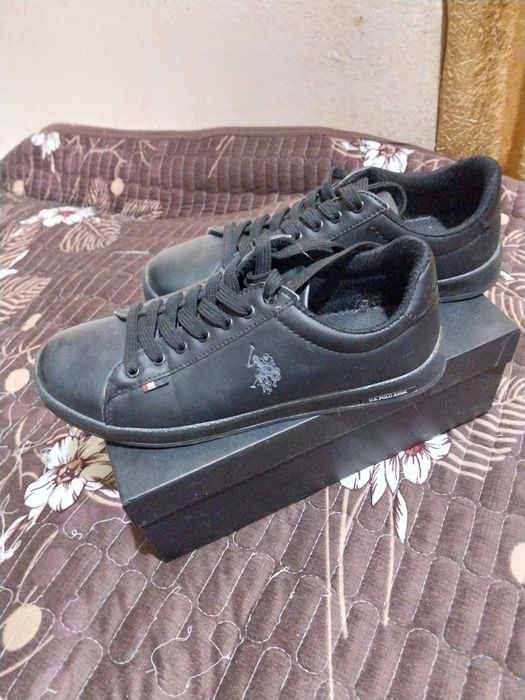 Кроссовки две пары почти новые