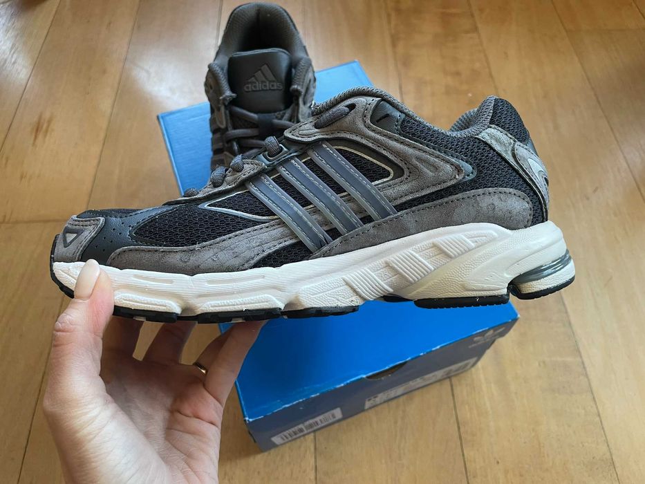 маратонки ADIDAS RESPONSE CL W grey black