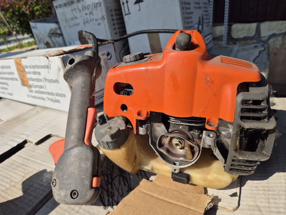 Vind motocoasa Husqvarna 323R pentru piese