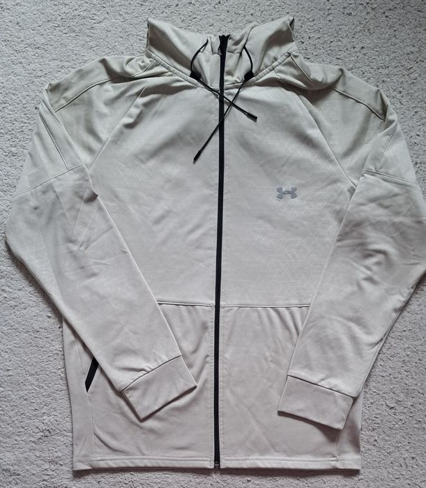 Спортен екип Under Armour – мъжки комплект  анцунг суитчър 

Продавам