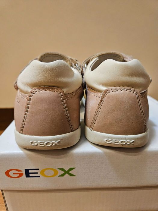 Сандали за момиче Geox