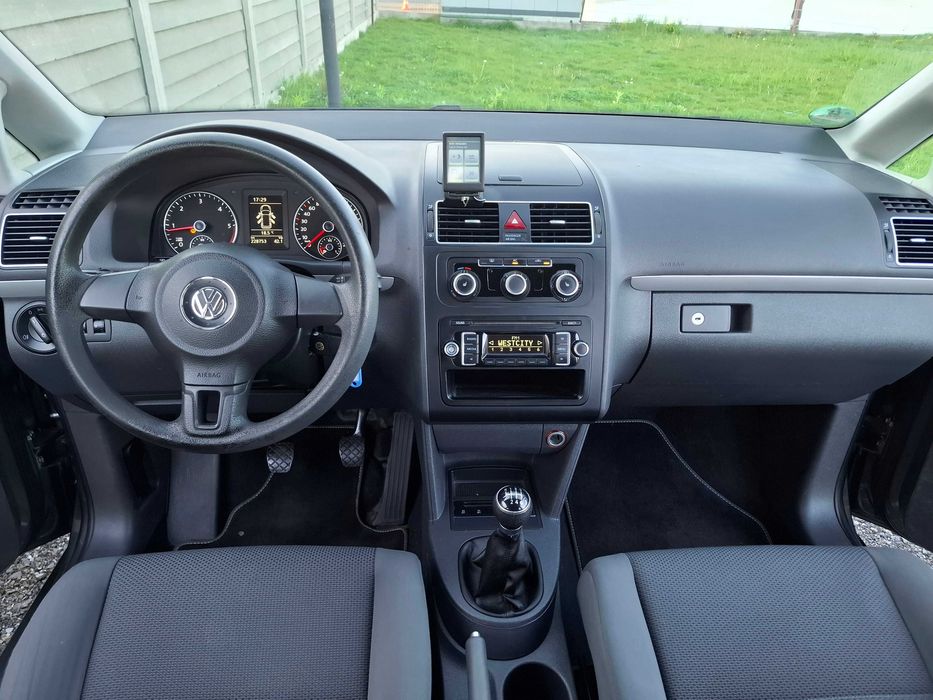 VW Touran 1.6D an 2012. Posibil GARANTIE si RATE