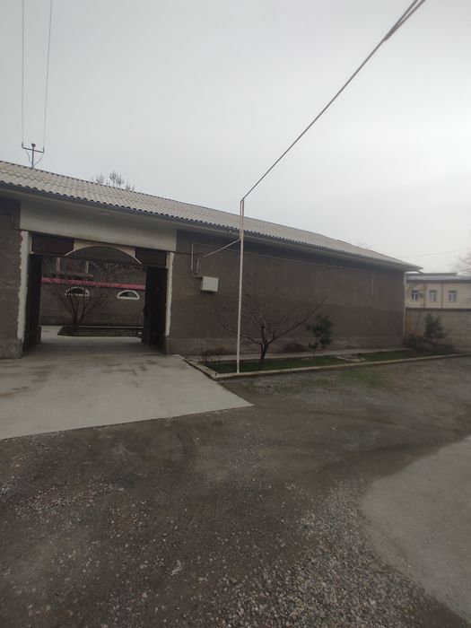 Jizzax shahar Doʻstlik mahallasiida hovli