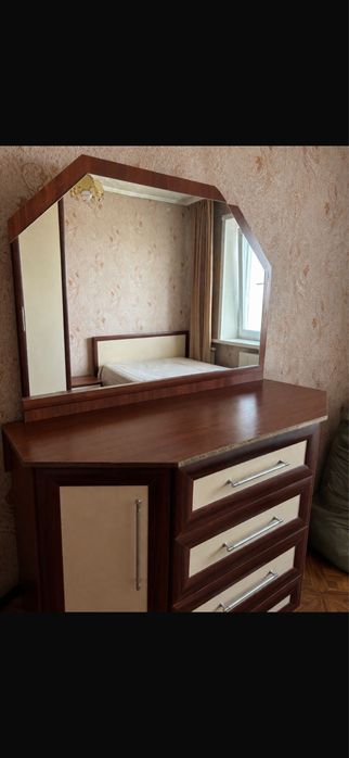 Продам гарнитур спальный