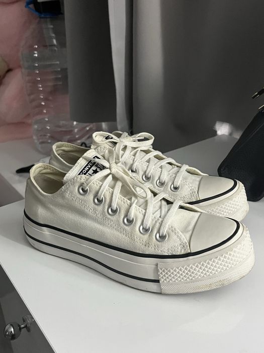 Оригинални converse white low