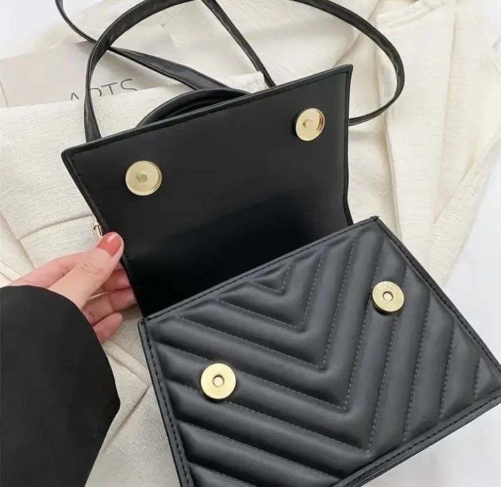 Geanta mini dama,model VLTN,logo metalic auriu,saculet, etichetă