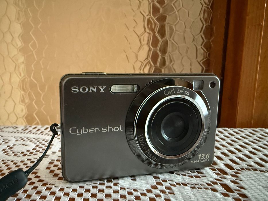 Фотоапарат SONY dsc-W300
