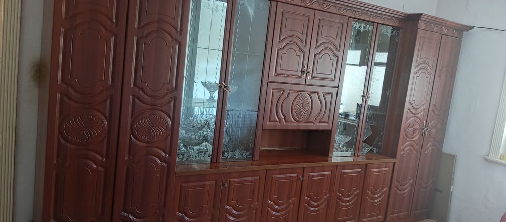 Стенка мебел сотилади