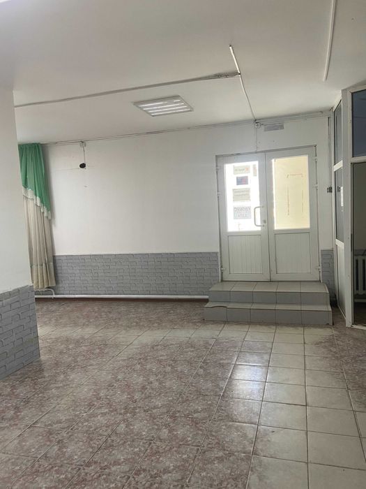 Сдается в аренду нежилое коммерческое помещение.