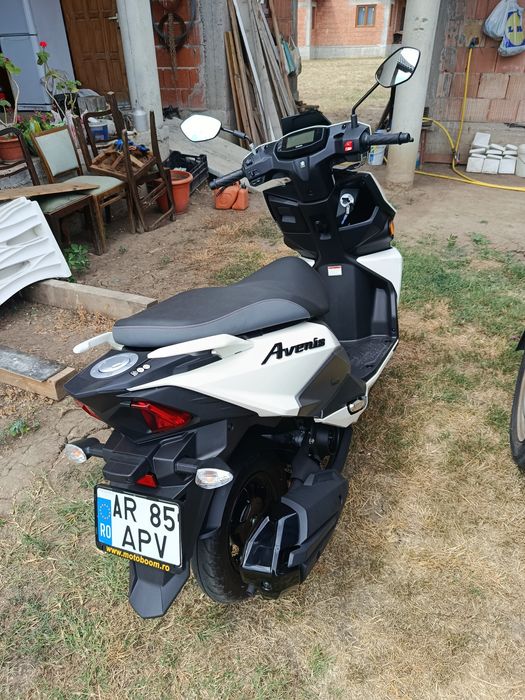 Vând Suzuki Avenis 125