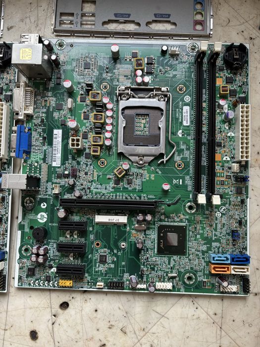 Дъно HP socket LGA1155, 2 броя в перфектно състояние + охладители