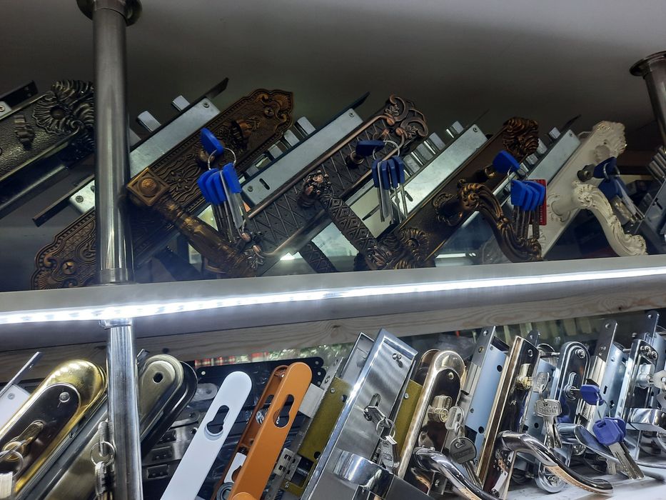 Установка замок на железный двери и дрение и другие замок ремонт ...