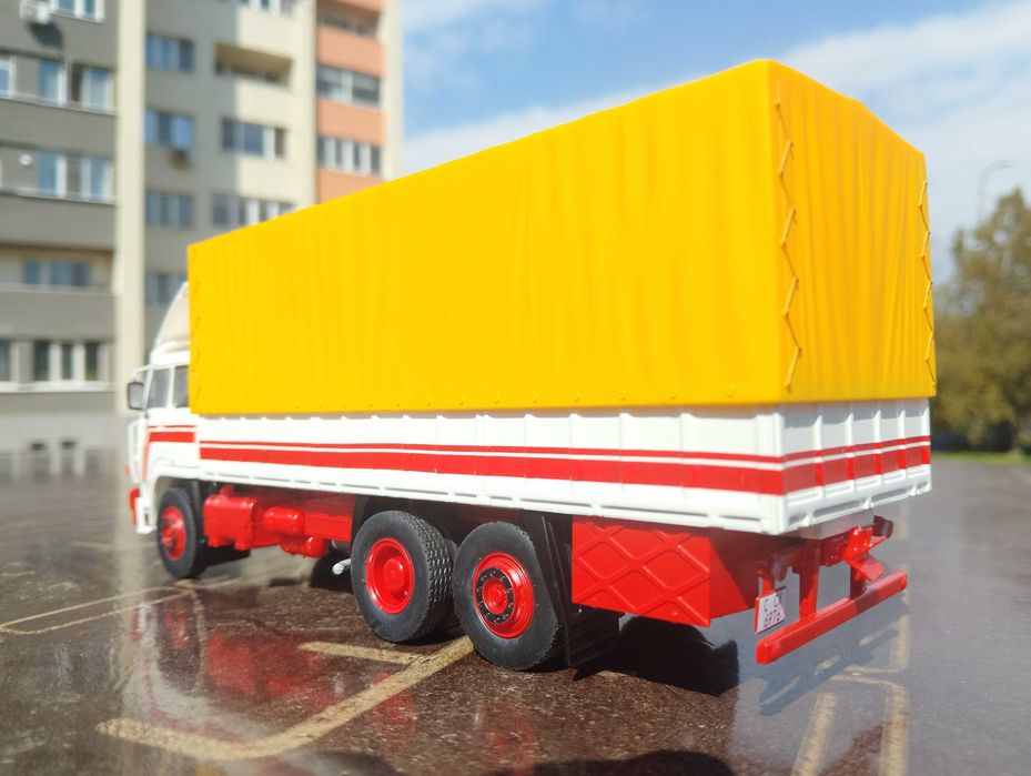 Модели-играчки на камиони в мащаб 1:43