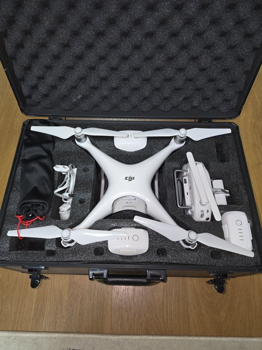 Dji Phantom 4  ,ca nouă  !