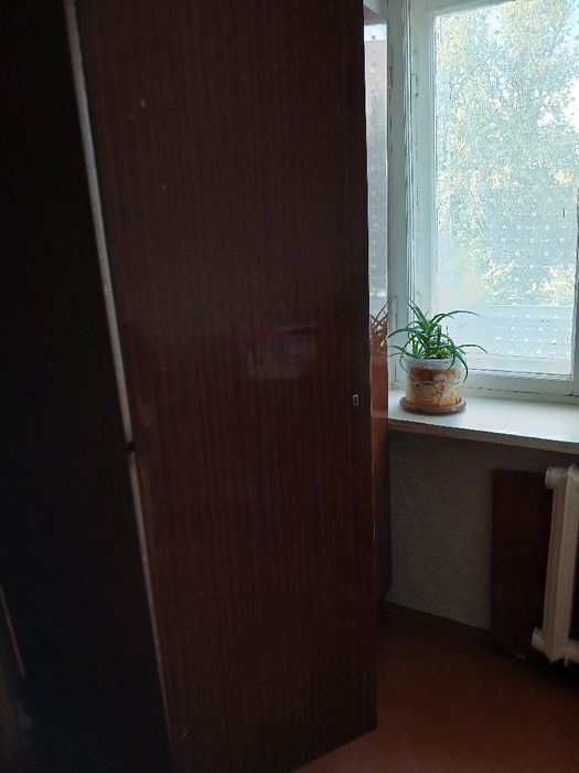 Продам шифоньер полированныи