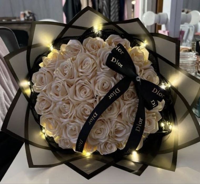 Розы из атласных лент