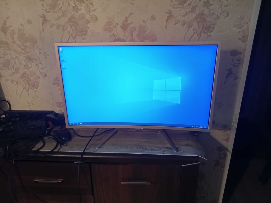 Монитор Philips 32"