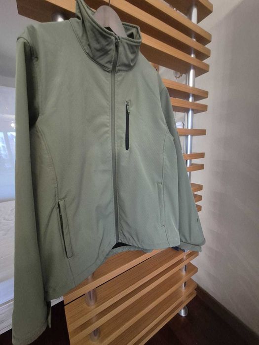 Softshell / Jacheta rezistenta la intemperii - marimea L