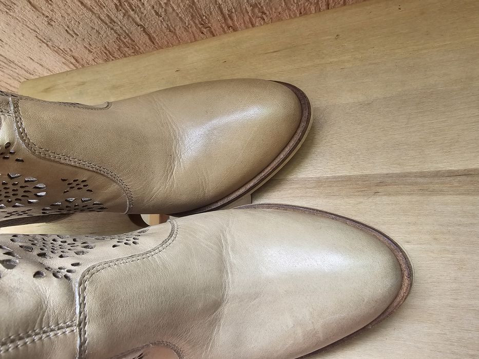 Боти бежови естествена кожа 38