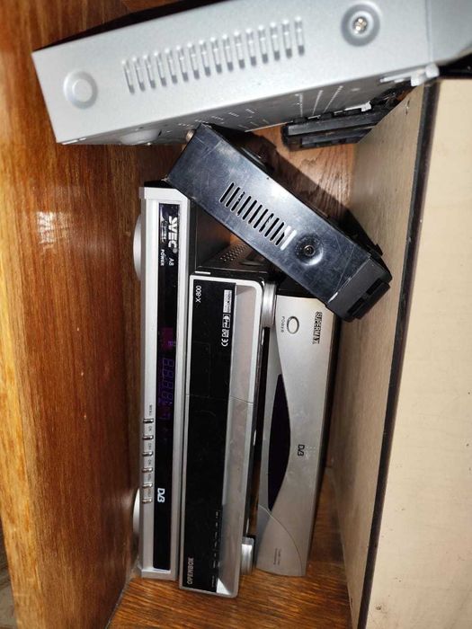 Продам на запчасти мониторы и технику