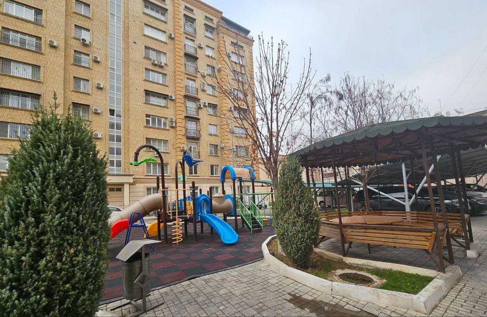 Продается элитная 5-комнатная квартира.