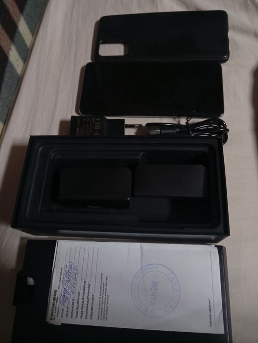 Samsung s20+, полная комплектация, в идеале