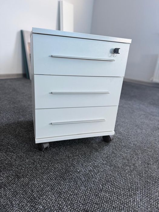 Продам офисный шкафчик