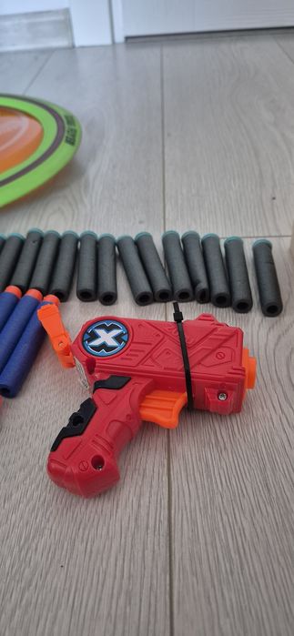 Lot Jucării: Jenga, Pistol Xshot cu bureți și Disc zburător