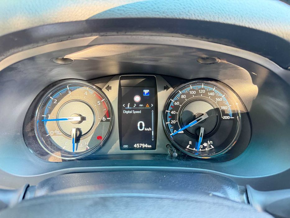 vand Toyota Hilux inca in GARANTIE