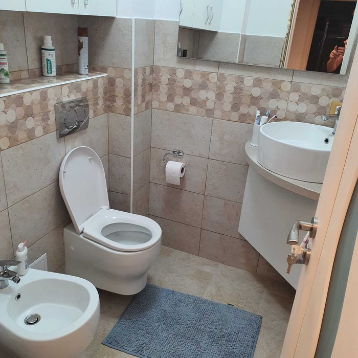 Inchiriez apartament 3 camere, 79 mp, str. Martir Horia – renovat, mobilat complet, 2 băi