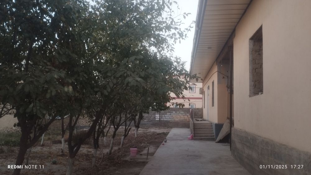 Уй сотилади ҳамма шароити бор иш