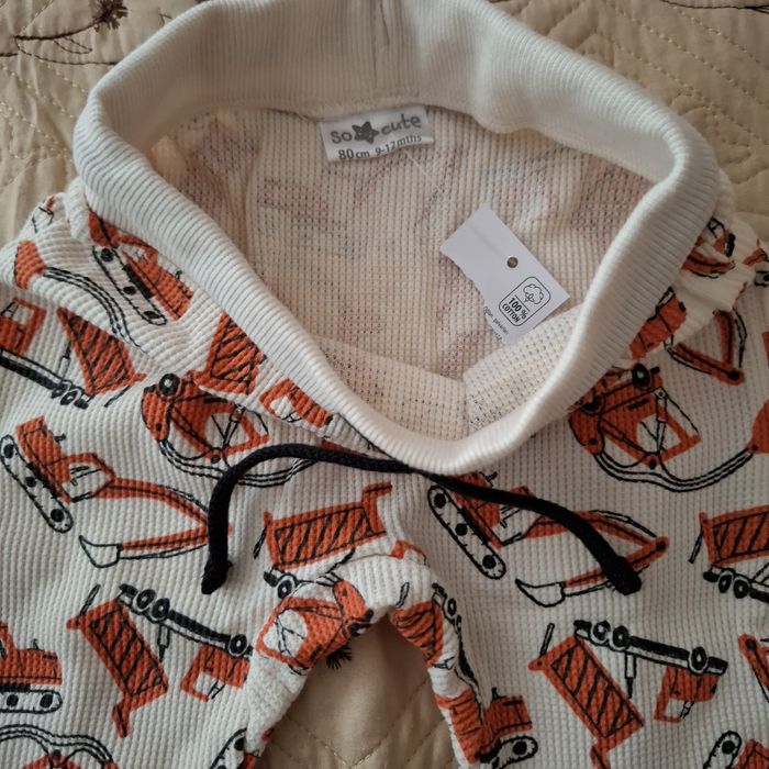 Чисто нови панталони за момче