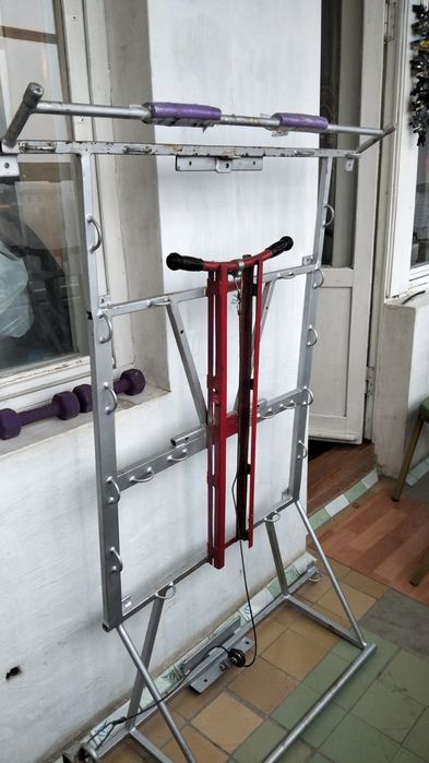 Многофункциональный турник для занятий спортом