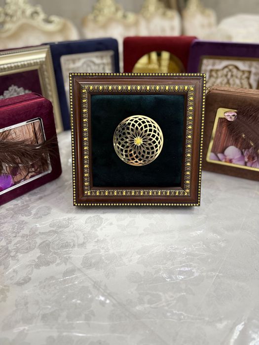 Taklifnomalar uchun quti