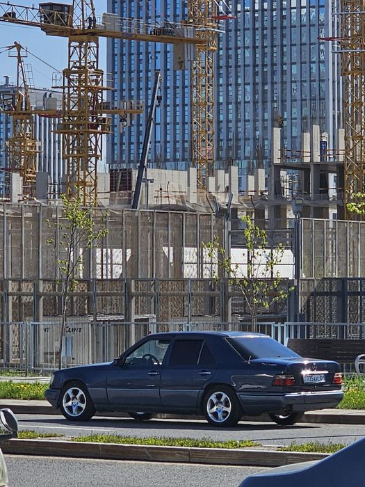 Продам Мерс 124, е280