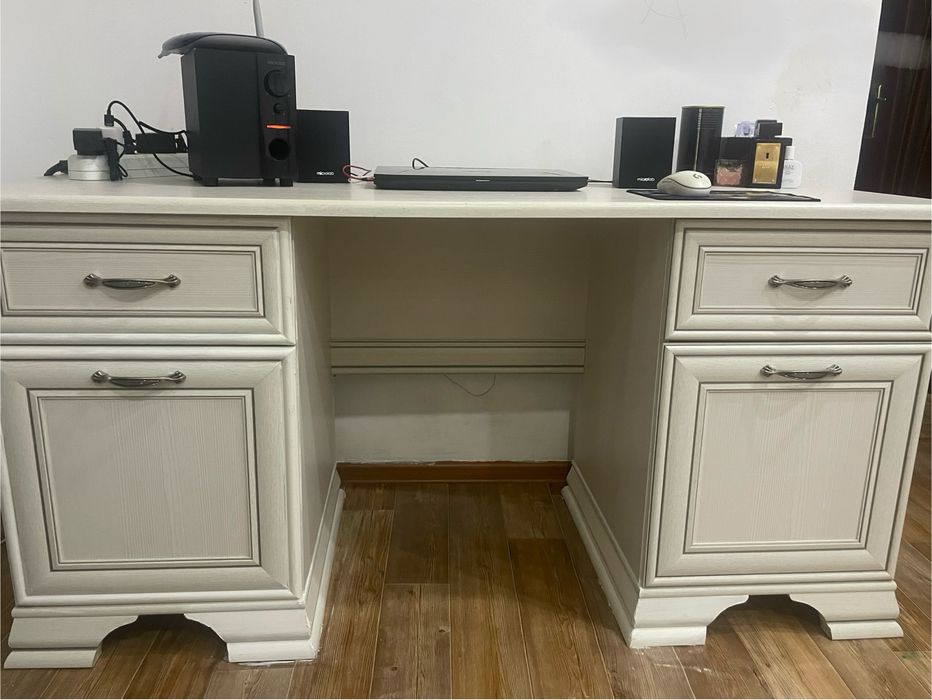 Продам писменный стол в хорошем состоянии