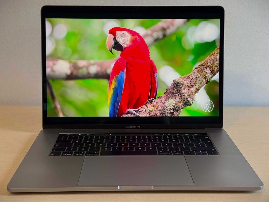 Бартер! НОВ! Macbook Pro 15'' 2018 (3 Цикъла) macOS Monterey (macOS 12)