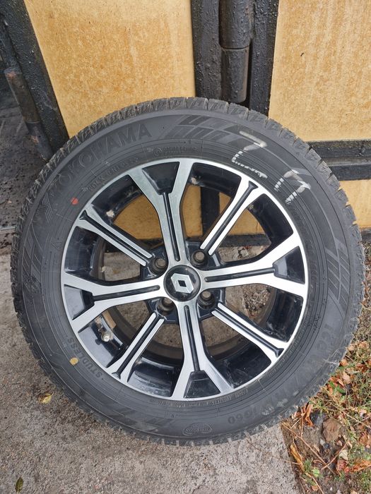 Шины с дисками почти новые(меньше сезона)