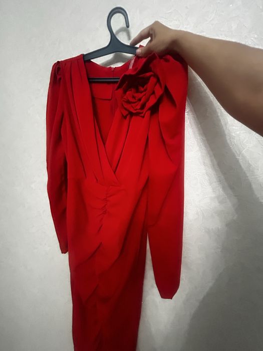 Продам новые  платья