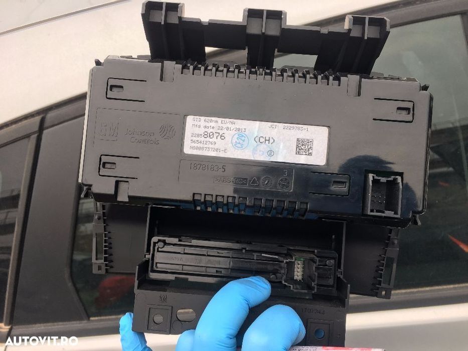 Display / Afisaj Radio + Butoane Avarie,Inchidere Opel Astra J An 2009-2015