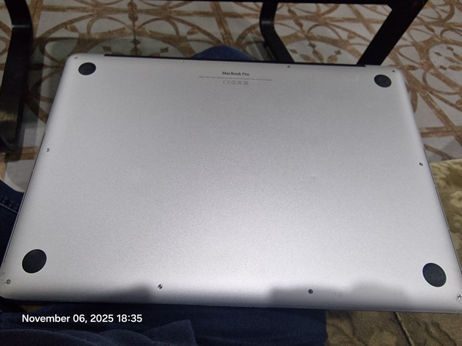 Apple Macbook 15" 16gb RAM 256SSD