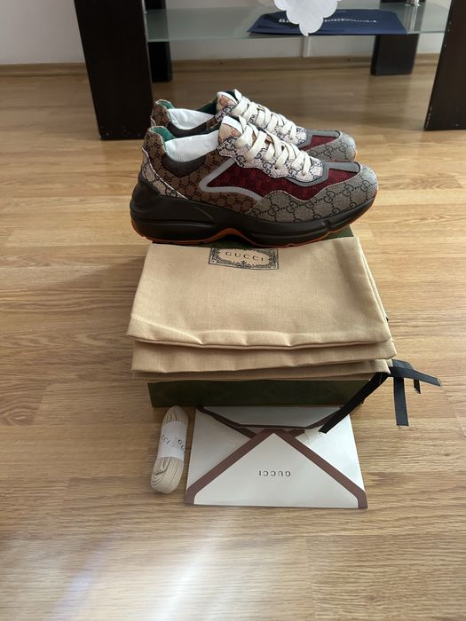 Vand sneakers marimea 43