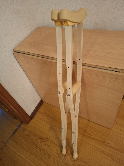 Продаю детские костыли