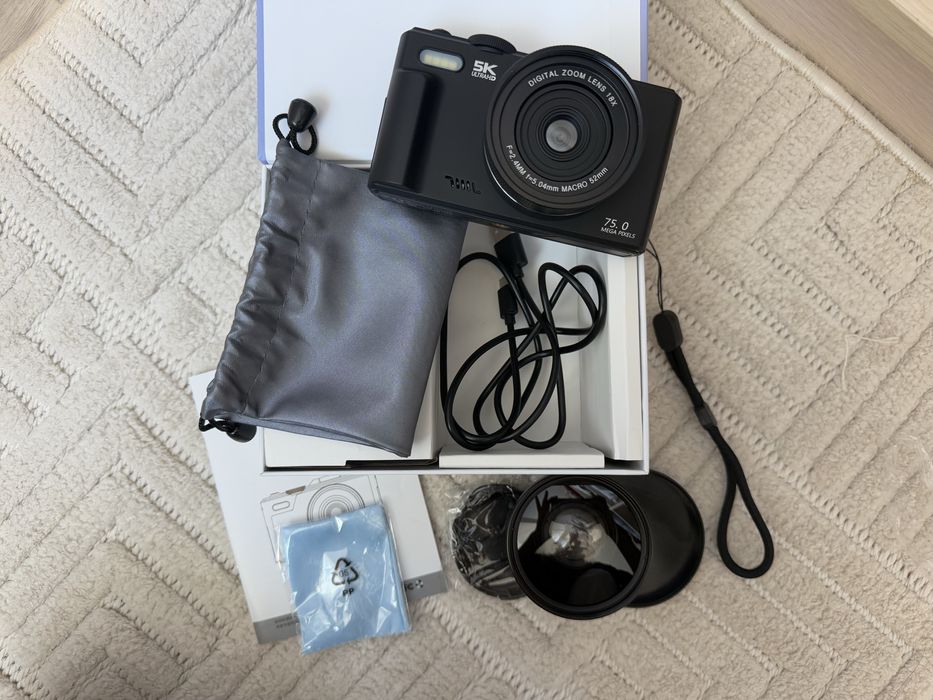 Фотокамера Digital camera