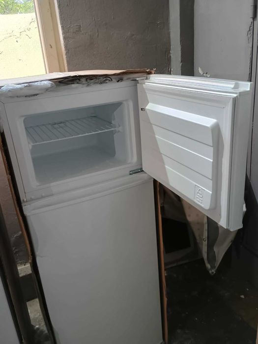 Нов Хладилник с горна камера ARIELLI-Ариели 143 см