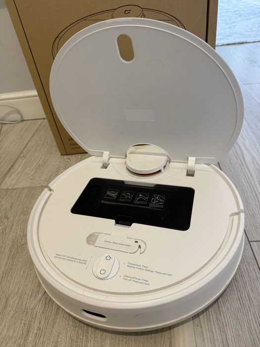Продаю робот-пылесос MI Robot Vacuum Mop P