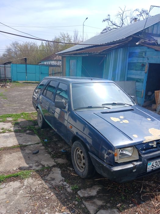 Автомобиль шкода форман