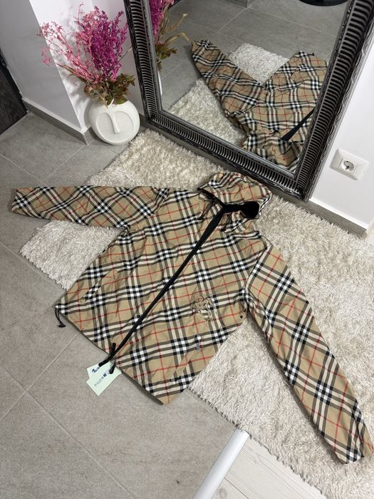 Geaca Burberry cu 2 fețe colectie noua primavara/toamna