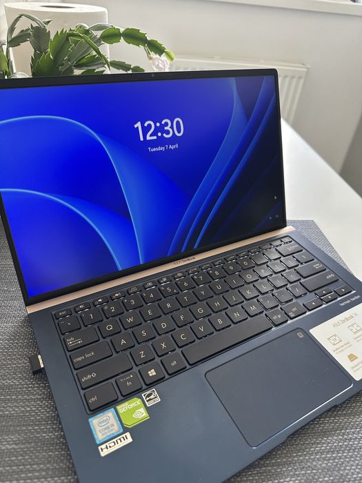 ASUS ZenBook 14 stare impecabila